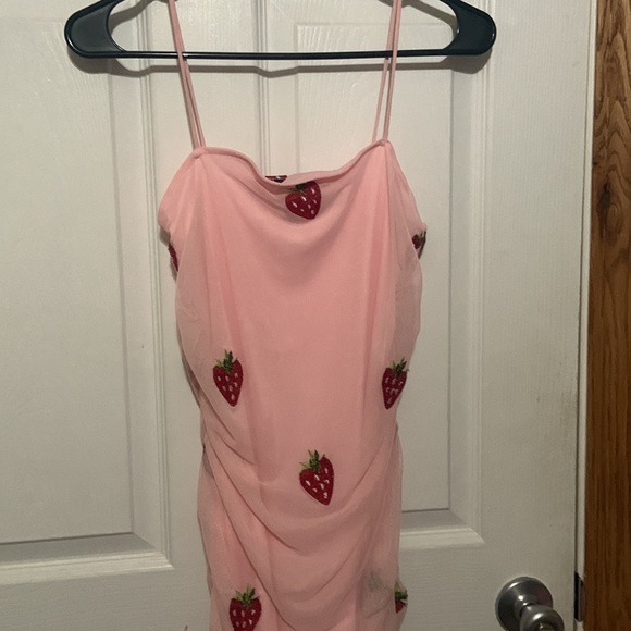 Pink strawberry dress - Picture 2 of 4